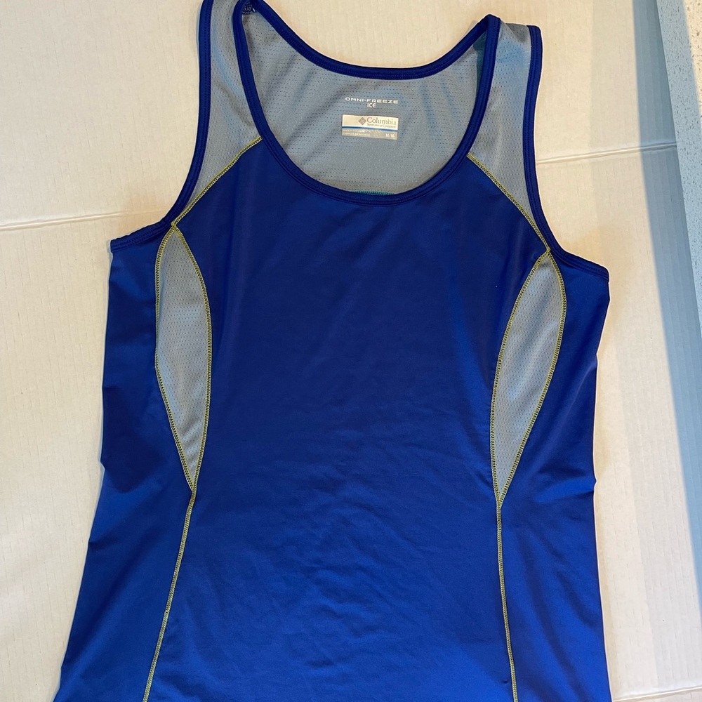 Woman’s Columbia top size M/M